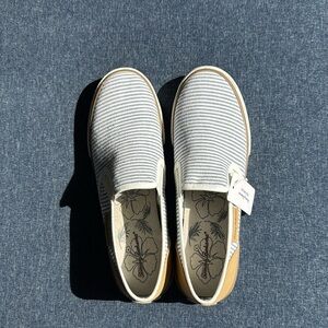 Tommy Bahama size 9.5